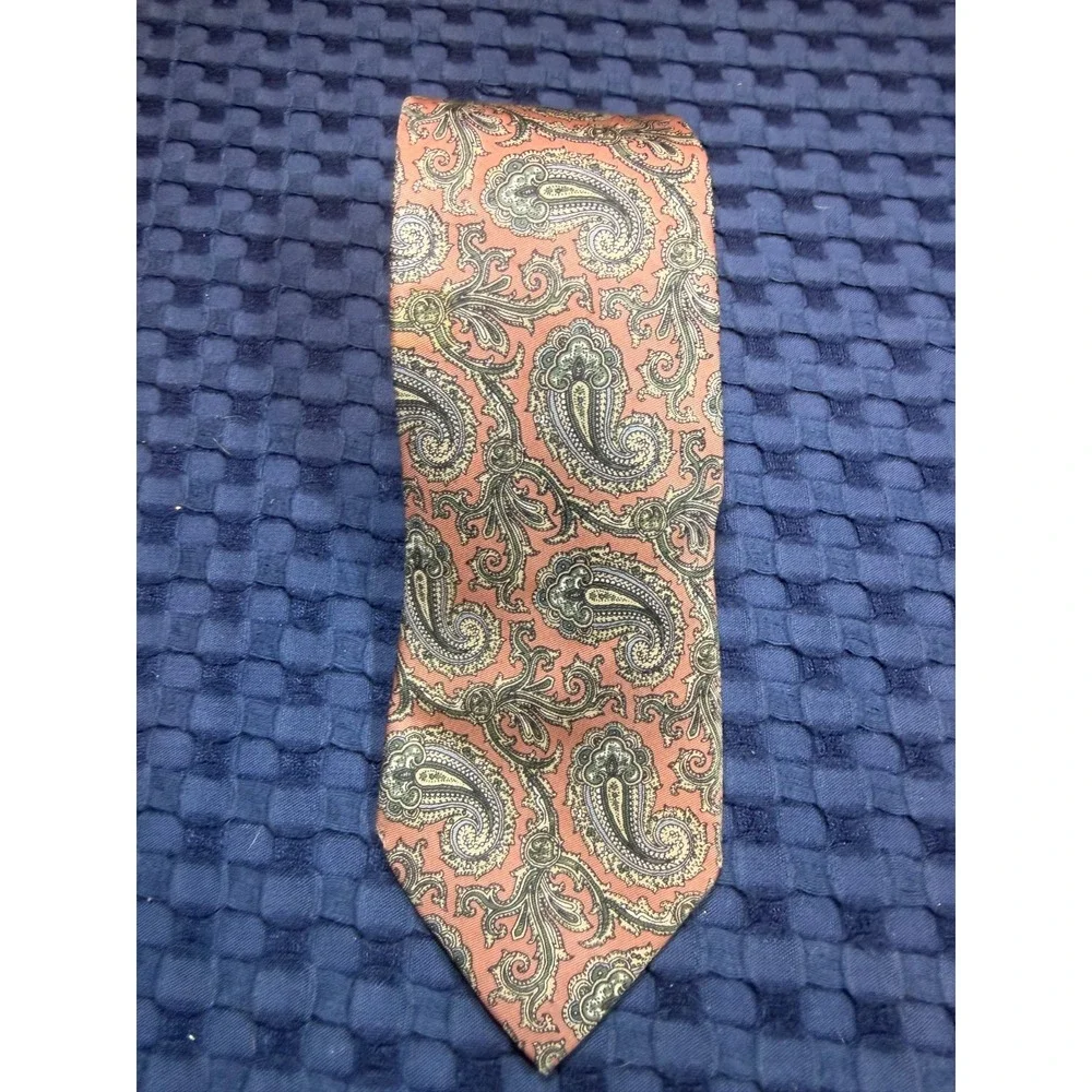 Vintage Keys & Lockwood Tie 100% Silk Necktie Made in USA Red Paisley Pattern